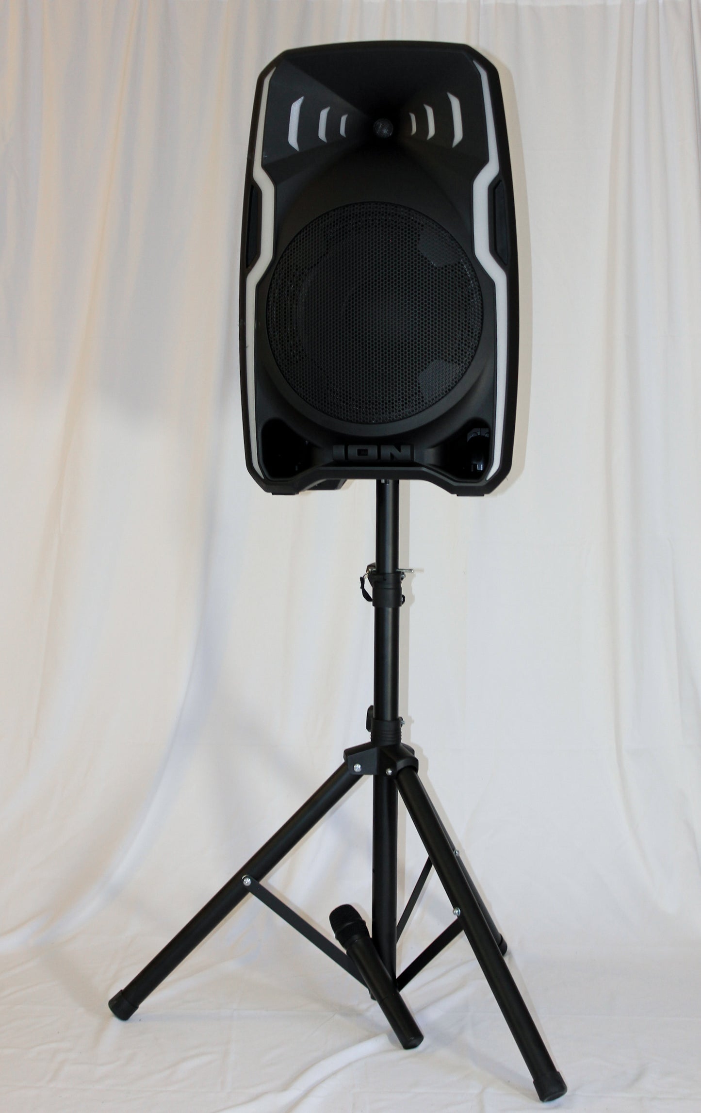 2 Speakers C98CB95A-1F83-4091-BF07-E50368ED939B