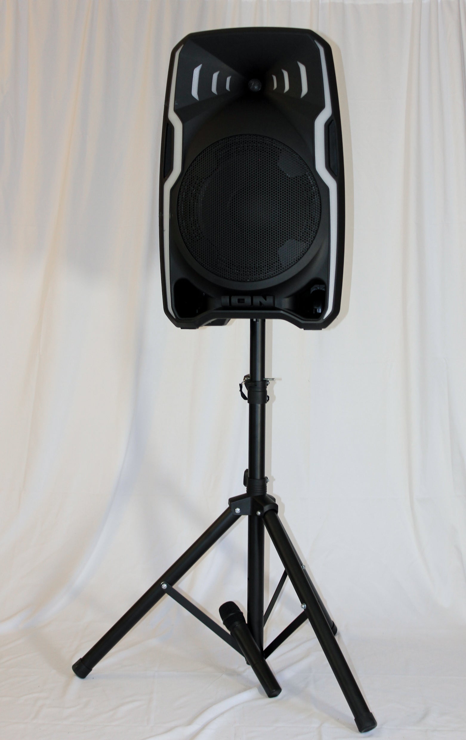 2 Speakers C98CB95A-1F83-4091-BF07-E50368ED939B